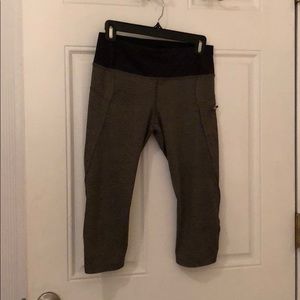 cropped black speckled/olive green leggings
